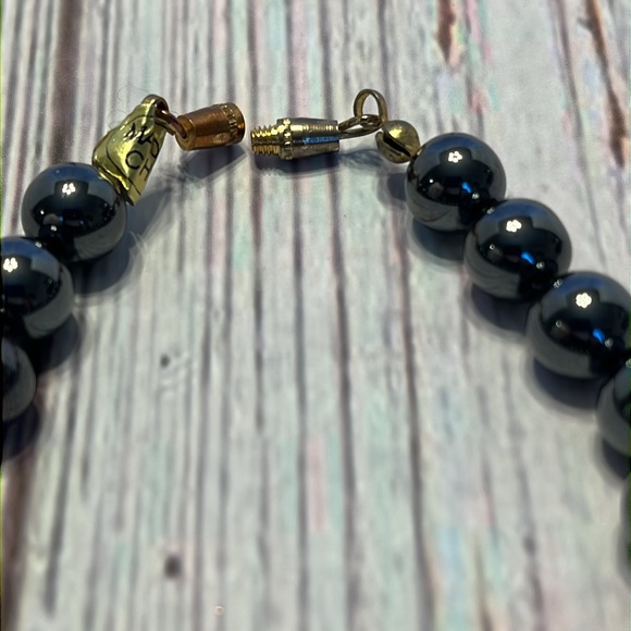Hematite NonMagnetic Bracelet with screw closure. - Picture 3 of 3